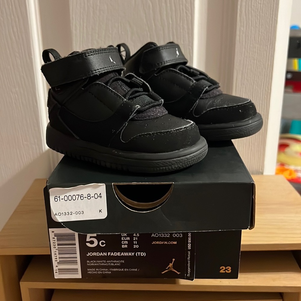 Great condition black Jordan kids Shoes 5c